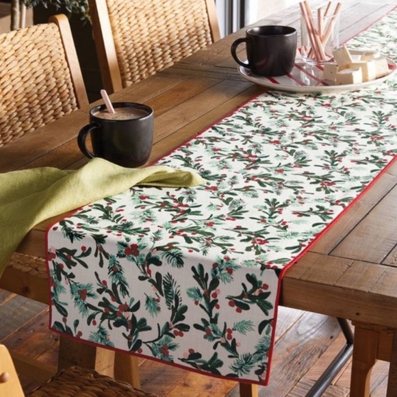 THRESHOLD NWT 100% cotton reversible Christmas berries -14x72 - Picture 3 of 3